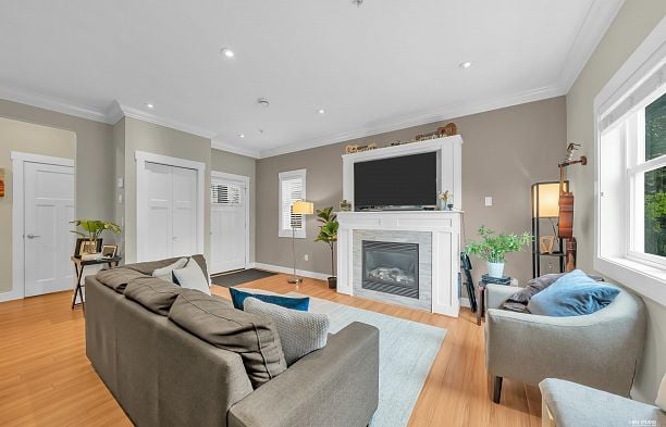 723 E 12th Avenue Mount Pleasant VE