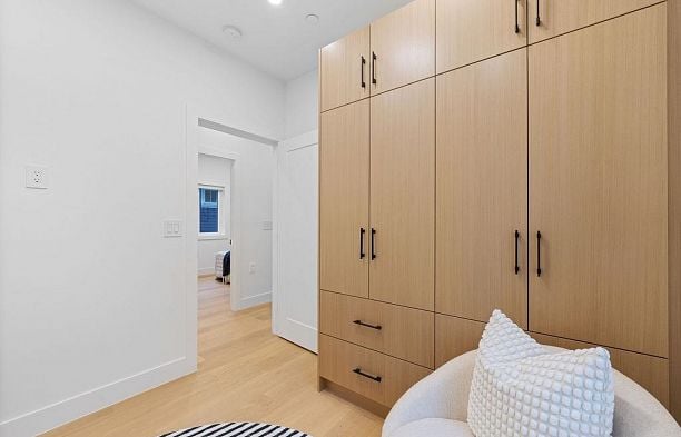 1 1166 E 11th Avenue Mount Pleasant VE