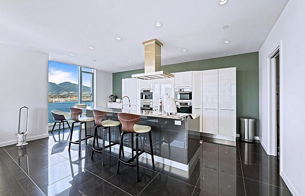 2001 277 Thurlow Street Coal Harbour