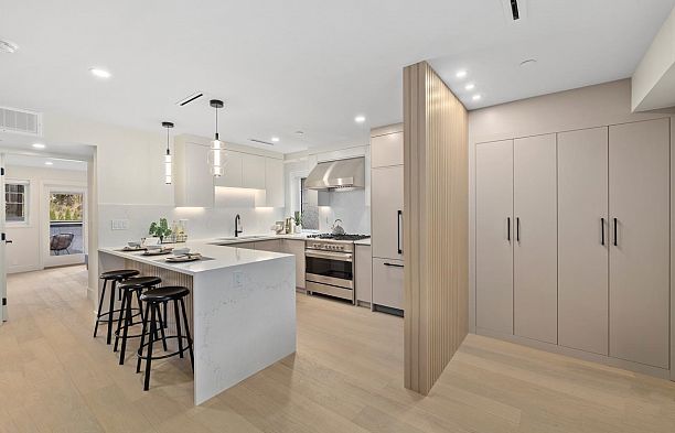 2438 W 49 Avenue S.W. Marine