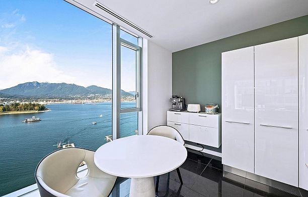 2001 277 Thurlow Street Coal Harbour