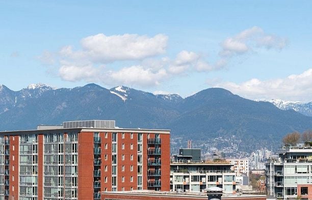 208 205 E 10th Avenue Mount Pleasant VE