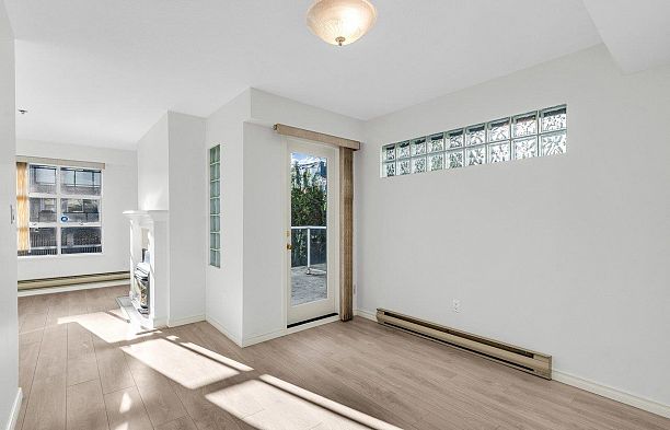 202 966 W 14th Avenue Fairview VW