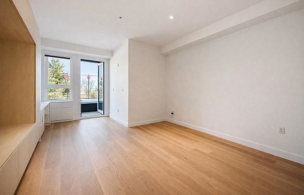 422 2471 St George Street Mount Pleasant VE