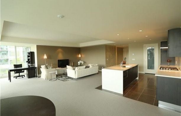 302 5838 Berton Avenue University VW