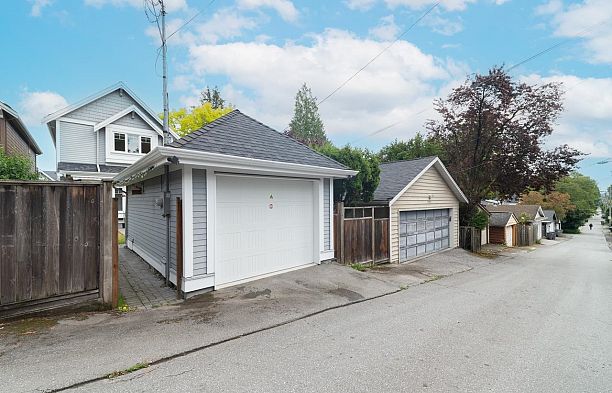 3288 W 32nd Avenue MacKenzie Heights