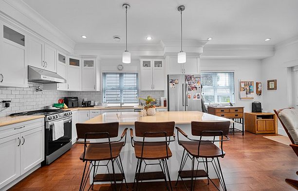 3288 W 32nd Avenue MacKenzie Heights