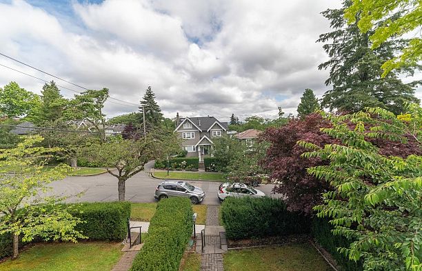 3288 W 32nd Avenue MacKenzie Heights