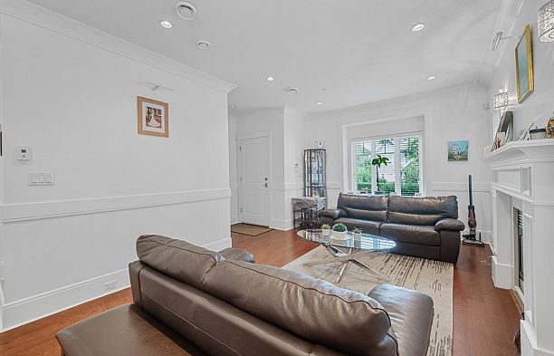 3288 W 32nd Avenue MacKenzie Heights