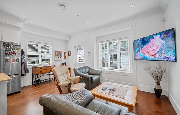 3288 W 32nd Avenue MacKenzie Heights