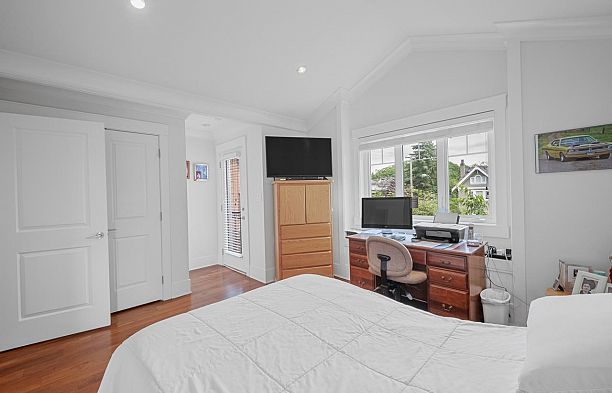 3288 W 32nd Avenue MacKenzie Heights