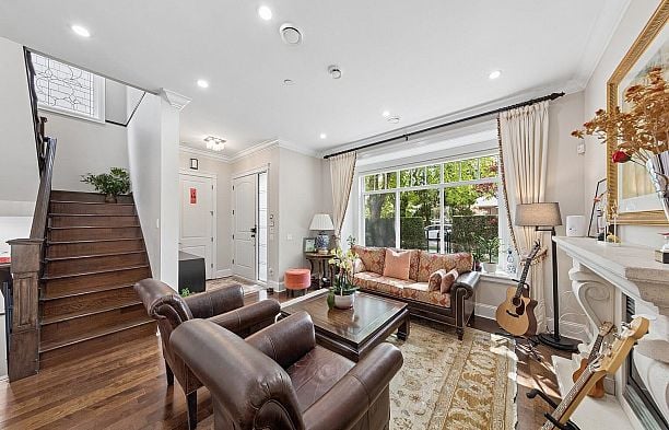 2911 W 35th Avenue MacKenzie Heights