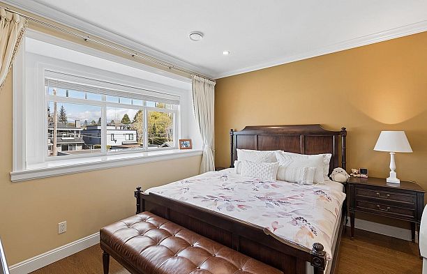 2911 W 35th Avenue MacKenzie Heights