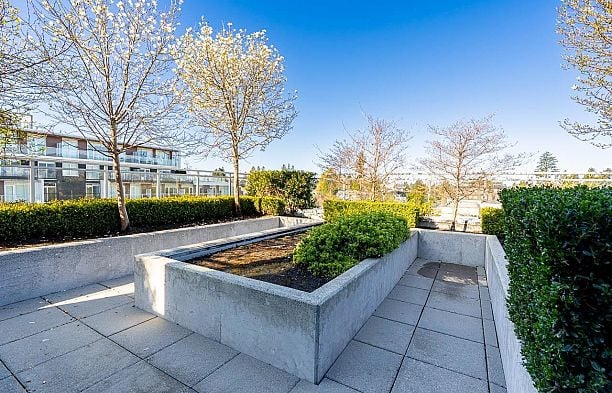 302 523 W King Edward Avenue Cambie
