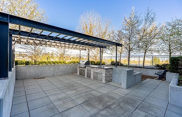 302 523 W King Edward Avenue Cambie