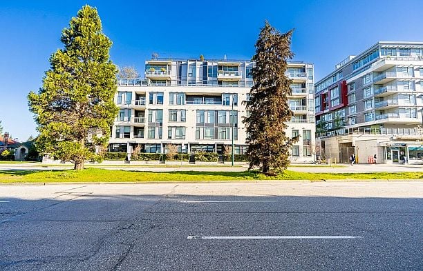 302 523 W King Edward Avenue Cambie