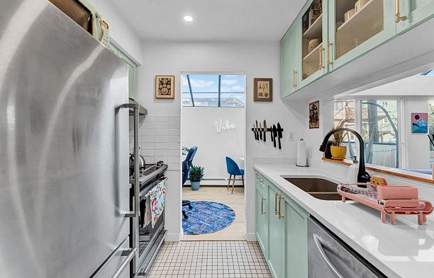 2125 York Avenue Kitsilano