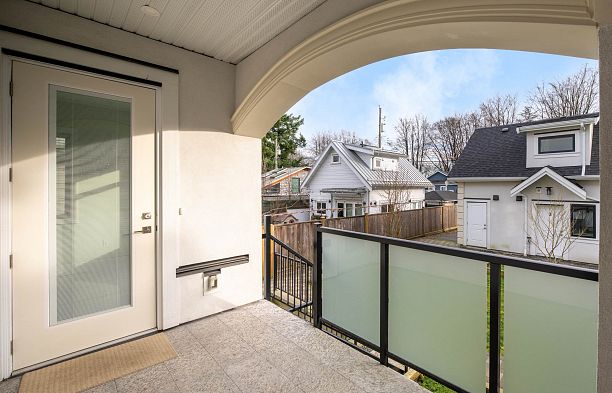 1 58 E 39th Avenue Main