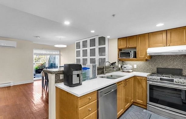 206 2071 W 42nd Avenue Kerrisdale