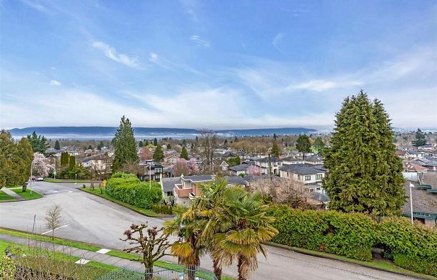 3705 Puget Drive Arbutus