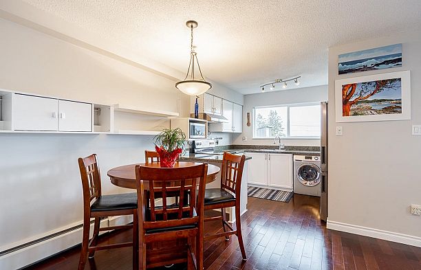 209 2211 W 2nd Avenue Kitsilano