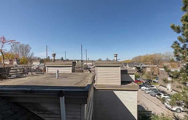 34 2375 W Broadway Kitsilano