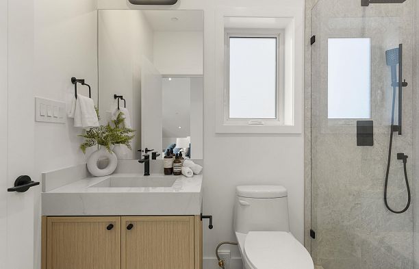 2 3255 13th Avenue Kitsilano