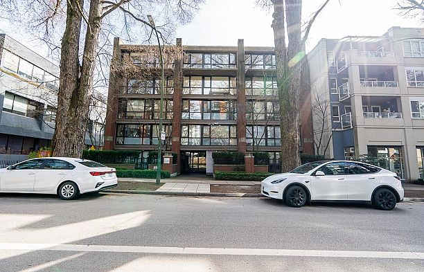 502 2036 W 10th Avenue Kitsilano