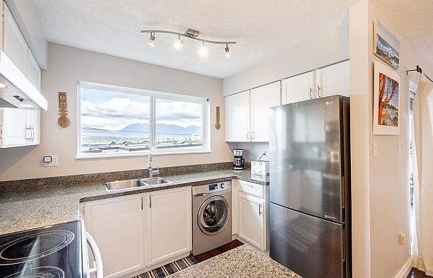 209 2211 W 2nd Avenue Kitsilano