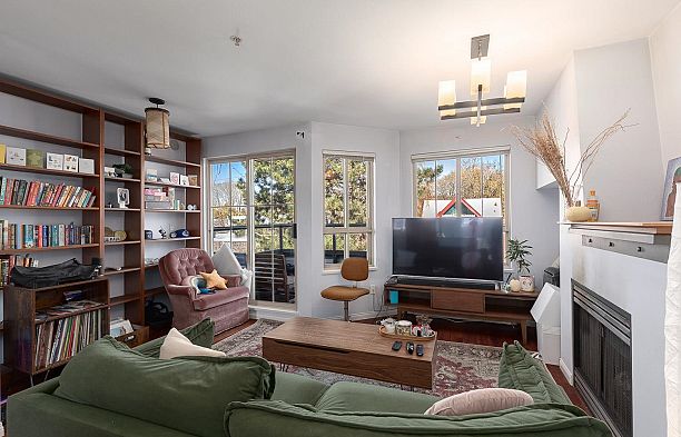 34 2375 W Broadway Kitsilano