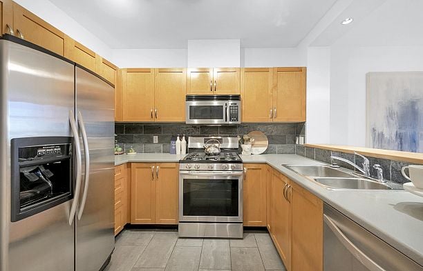 110 2263 Redbud Lane Kitsilano