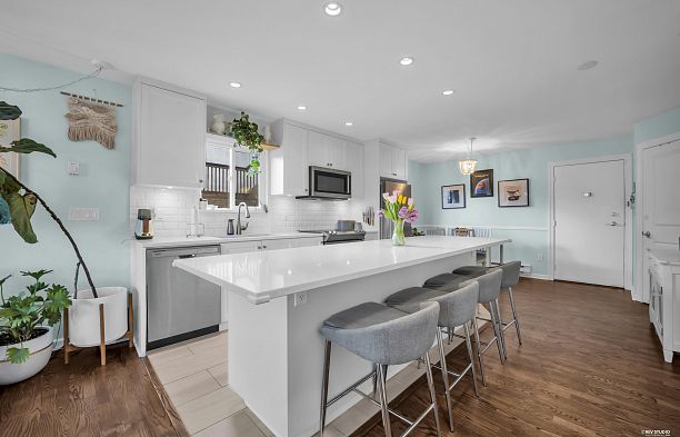 305 2110 Cornwall Avenue Kitsilano
