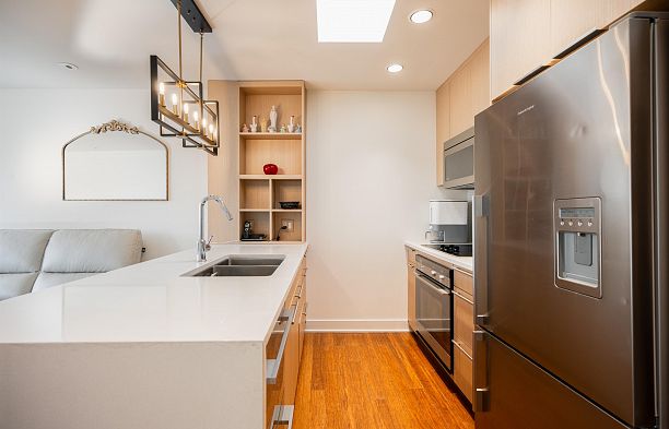 403 2481 Waterloo Street Kitsilano