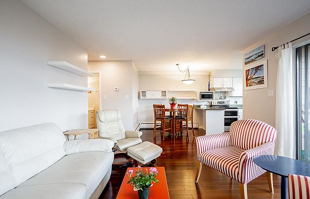 209 2211 W 2nd Avenue Kitsilano