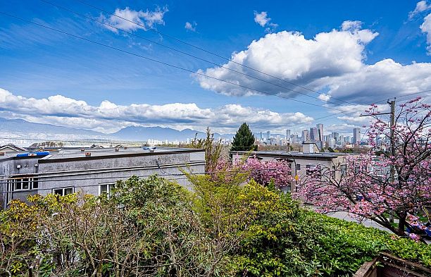 209 2211 W 2nd Avenue Kitsilano