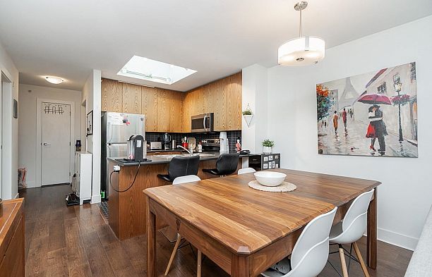 502 2036 W 10th Avenue Kitsilano