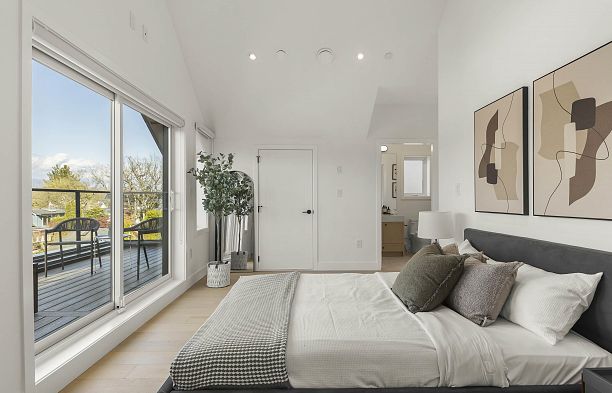 2 3255 13th Avenue Kitsilano