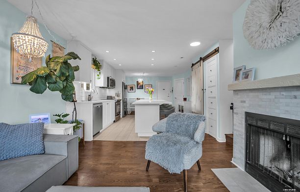 305 2110 Cornwall Avenue Kitsilano