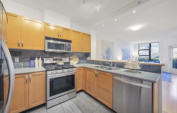 110 2263 Redbud Lane Kitsilano