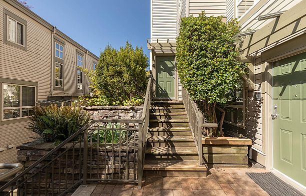 34 2375 W Broadway Kitsilano