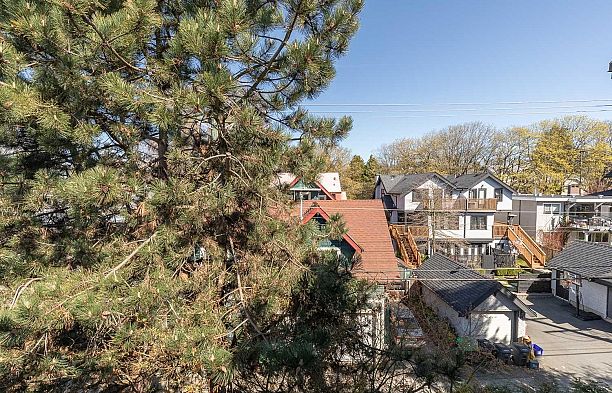 34 2375 W Broadway Kitsilano