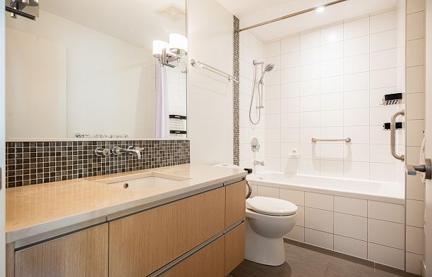 403 2481 Waterloo Street Kitsilano