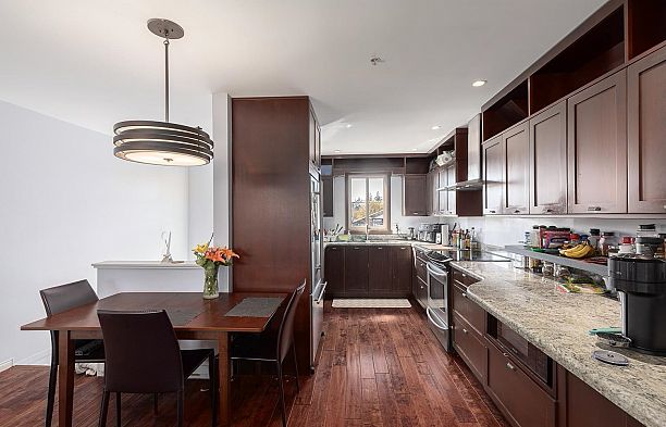 34 2375 W Broadway Kitsilano