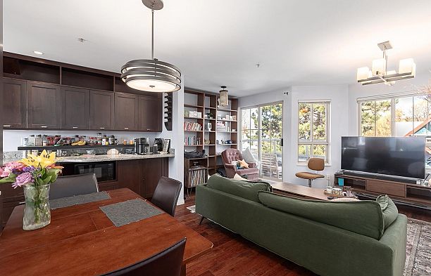 34 2375 W Broadway Kitsilano