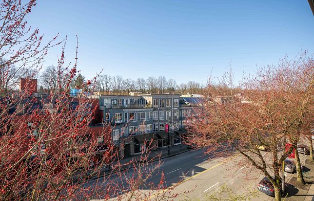 403 2481 Waterloo Street Kitsilano