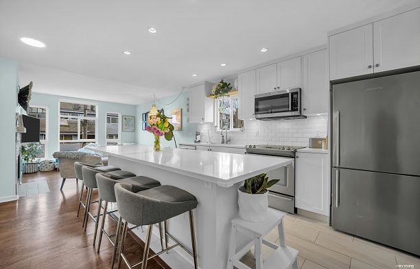 305 2110 Cornwall Avenue Kitsilano