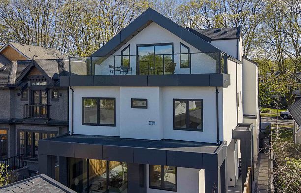 2 3255 13th Avenue Kitsilano