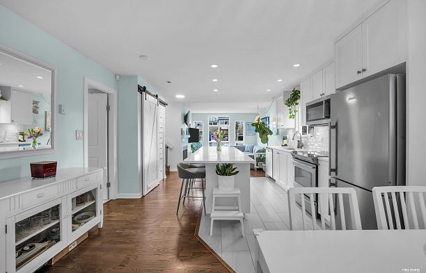 305 2110 Cornwall Avenue Kitsilano