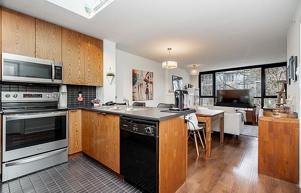 502 2036 W 10th Avenue Kitsilano