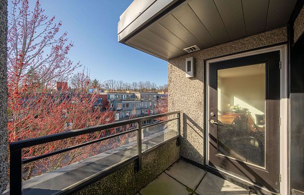 403 2481 Waterloo Street Kitsilano